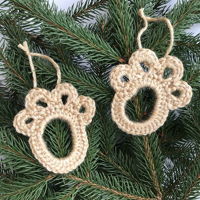 Easy Crochet Paw Print Ornament