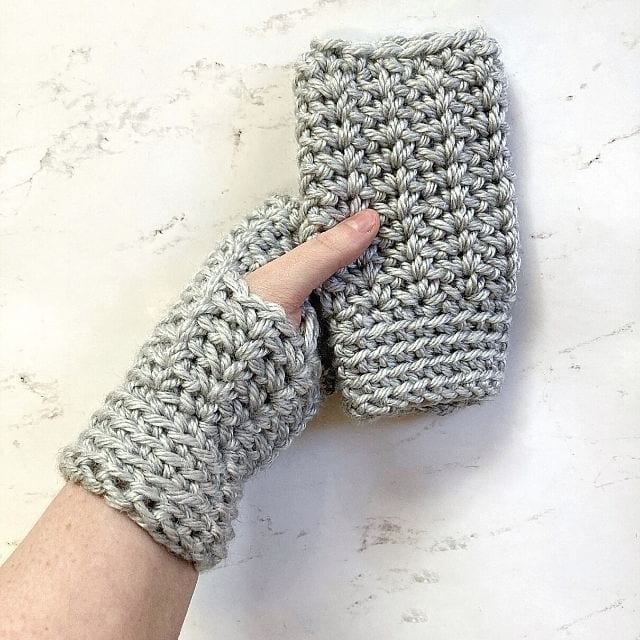 Free, Easy, Simple Crochet Fingerless Gloves Pattern - Simply Hooked by  Janet