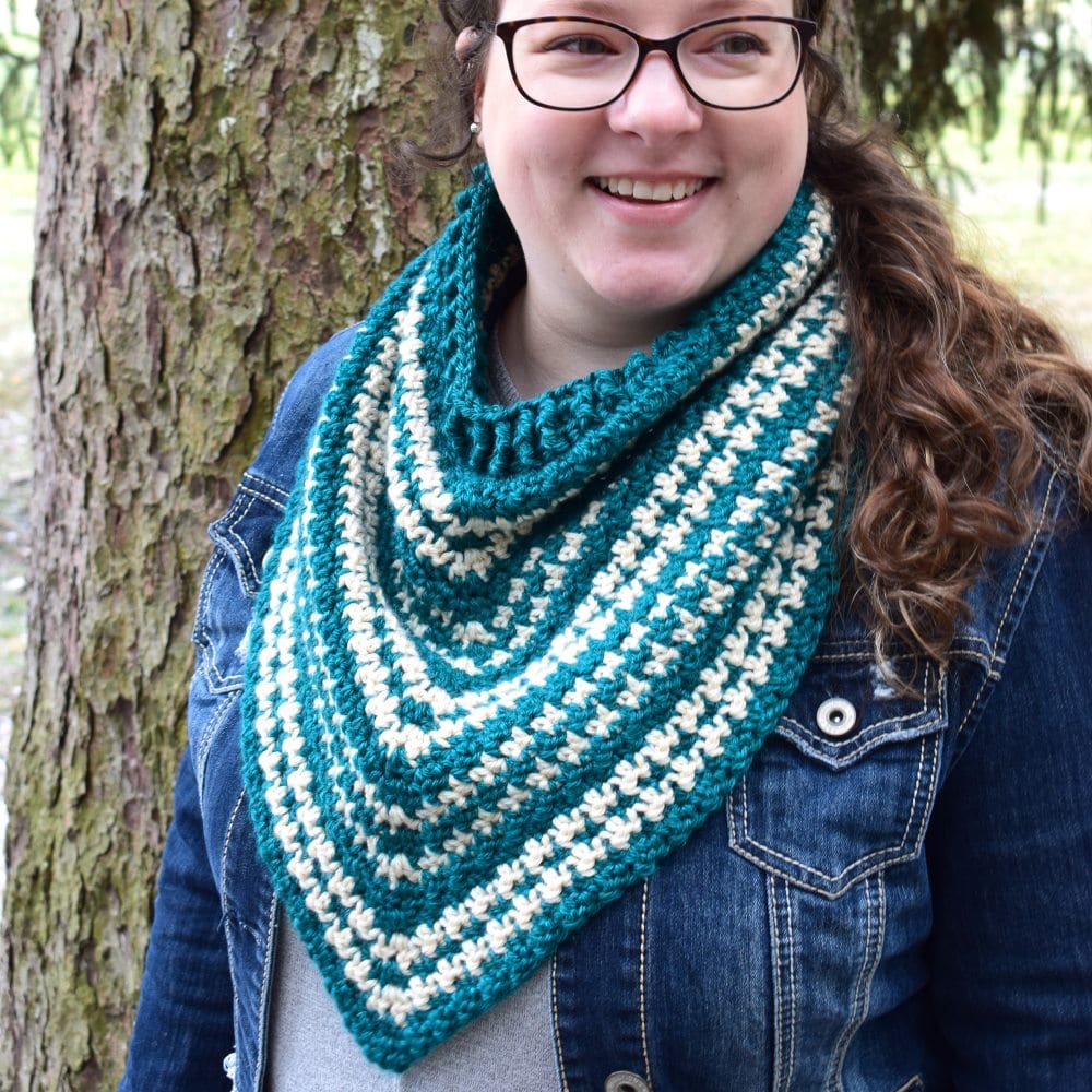 Cozy Crochet Houndstooth Triangle Cowl Free Pattern - Simply