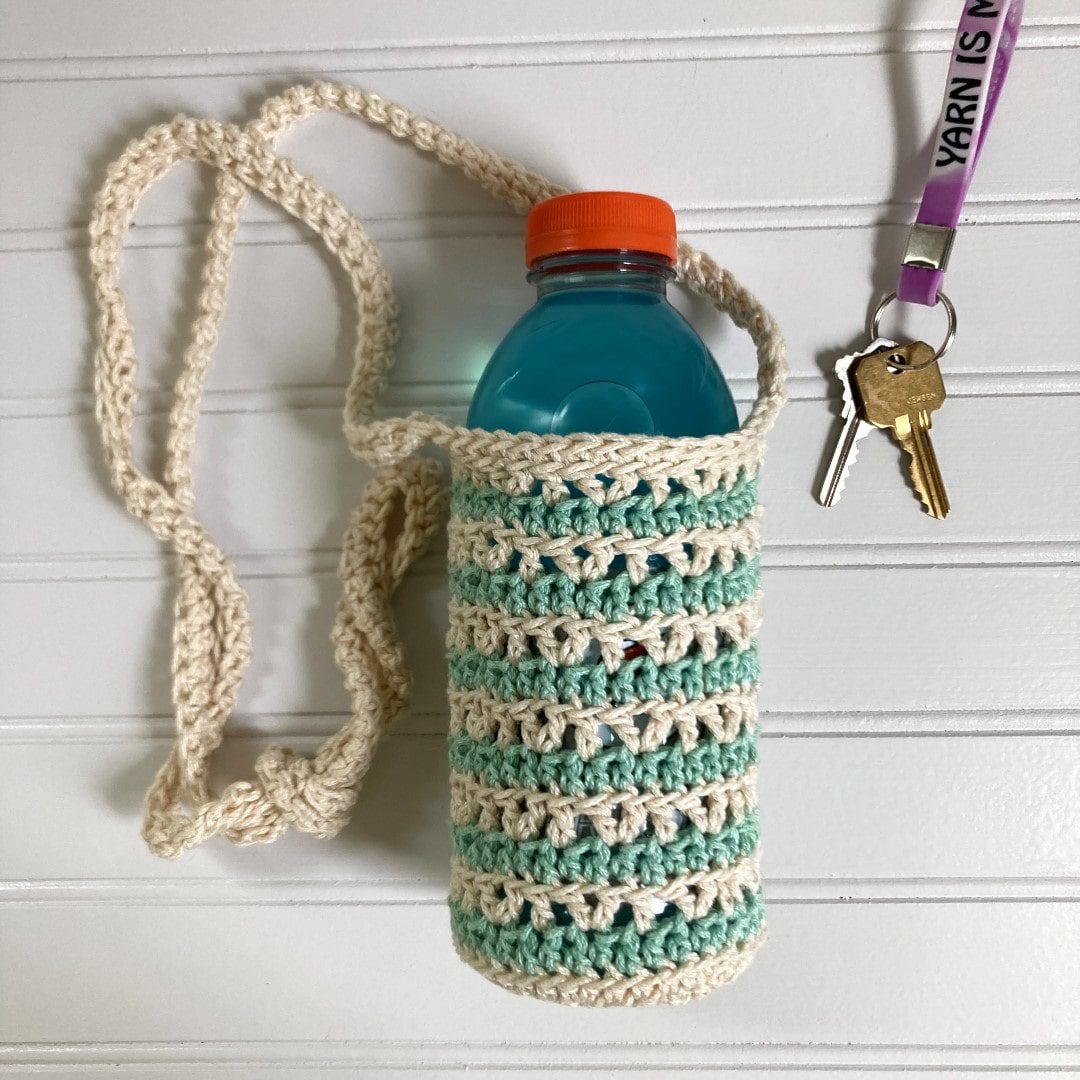 https://www.simplyhookedbyjanet.com/wp-content/uploads/2023/07/summer-fun-bottle-sling-4-min.jpg